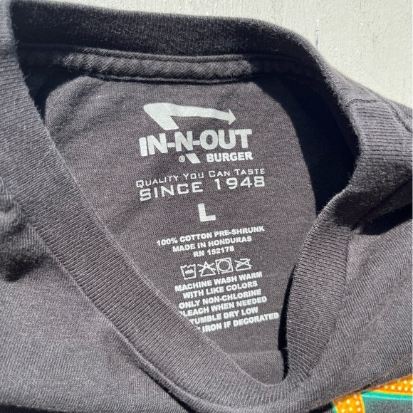 Men's In-N-Out T-Shirt Black Spell-Out Logo L Crew Food Double Double Burgers - Picture 2 of 10